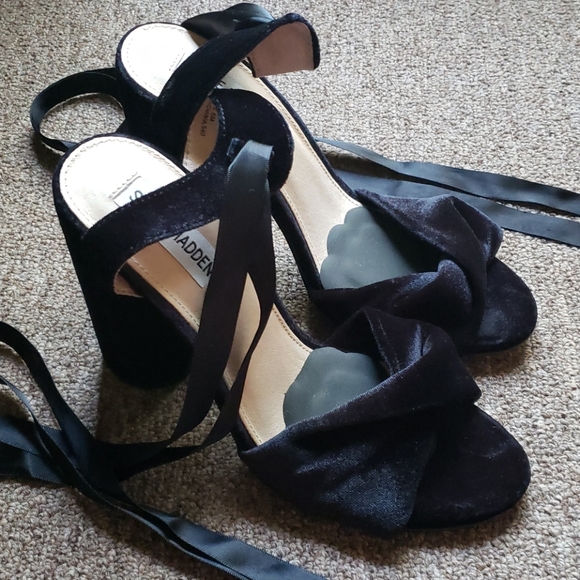Steve Madden | Black Suede open toe heels - Picture 2 of 4